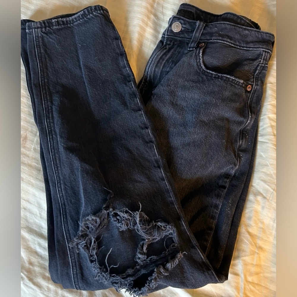 American Eagle “strigid” dark distressed jeans size 6 short